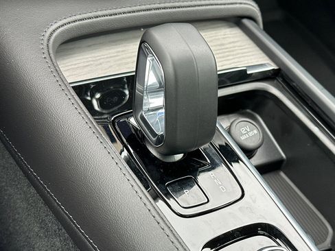 Used 2025 Volvo S90 B6 Plus w/ Protection Package Premier image 20