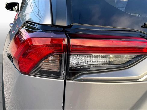 Used 2021 Toyota RAV4 XLE FWD image 28