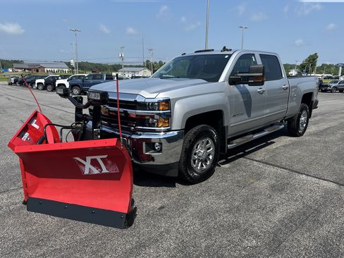 Used 2019 Chevrolet Silverado 2500 LT w/ LT Convenience Package AWD/4WD image 6