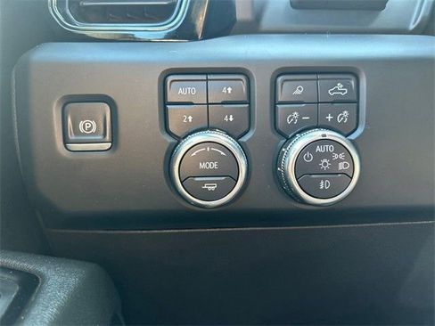 Used 2024 GMC Sierra 1500 AT4 w/ Technology Package image 21