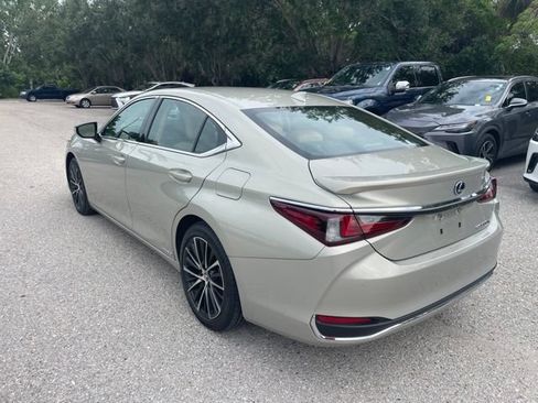 Used 2022 Lexus ES 300h w/ Premium Package FWD image 4