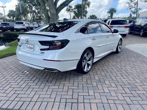 Used 2018 Honda Accord Touring image 5