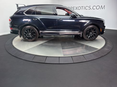 Used 2021 Bentley Bentayga w/ First Edition Specification AWD/4WD image 10
