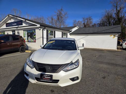 Used 2016 Nissan Altima 2.5 SV FWD image 2