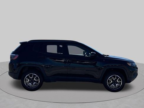 Certified 2024 Jeep Compass Trailhawk w/ Trailhawk Convenience Group AWD/4WD image 3