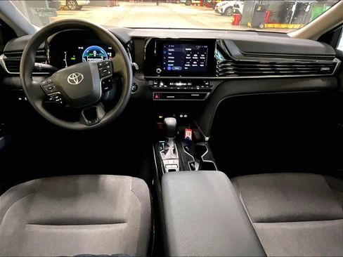 Used 2025 Toyota Camry LE image 21