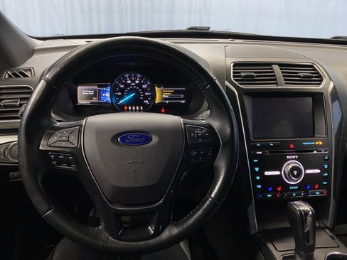 Used 2017 Ford Explorer Limited image 18