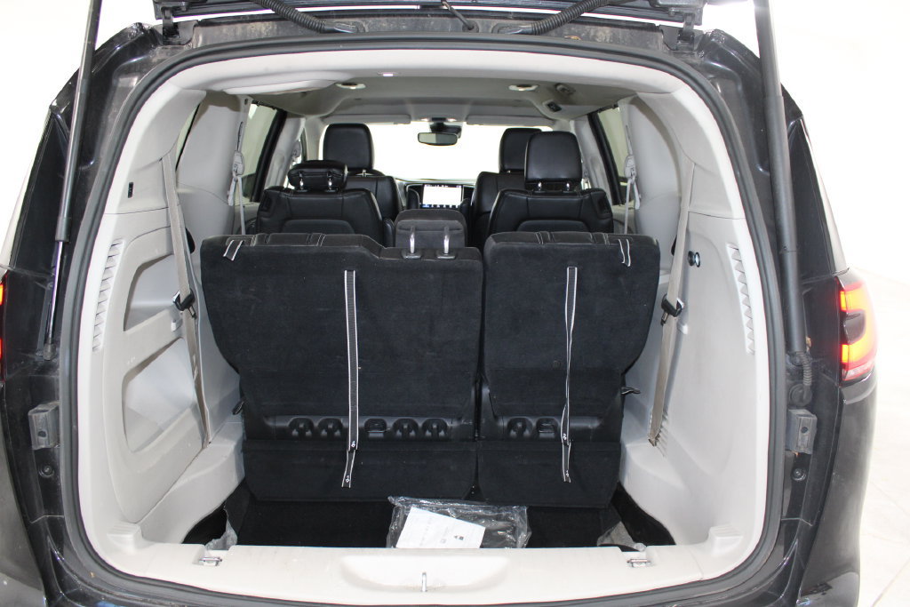 Used 2024 Chrysler Pacifica Touring-L FWD image 27