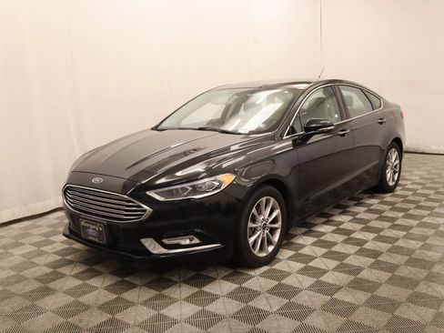 Used 2017 Ford Fusion SE w/ Fusion SE Technology Package FWD image 1