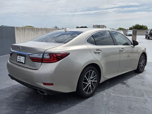 Used 2017 Lexus ES 350 w/ Luxury Package FWD image 5