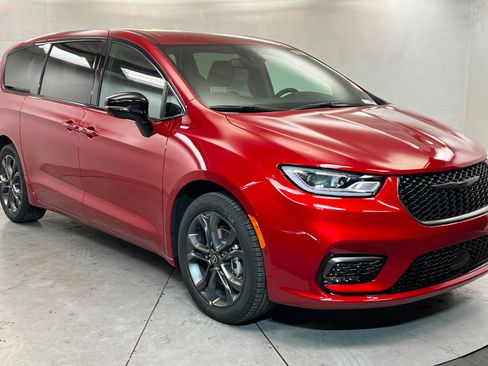 New 2026 Chrysler Pacifica Select image 7