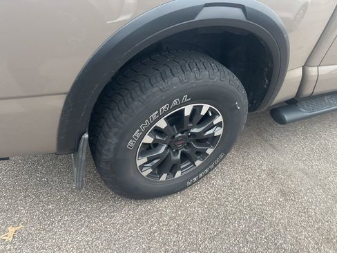 Used 2022 Nissan Titan PRO-4X w/ Pro-4x Convenience Package image 5