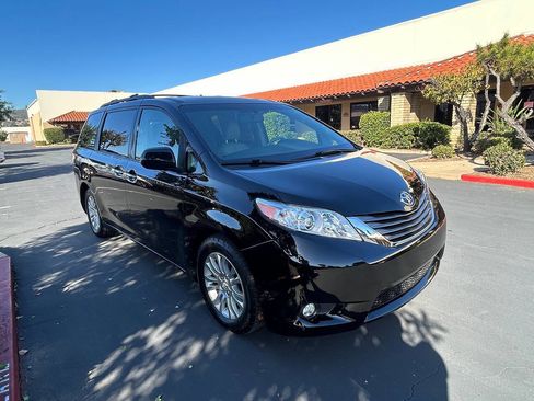 Used 2011 Toyota Sienna XLE image 7