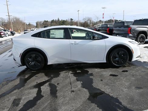 New 2026 Toyota Prius LE image 9