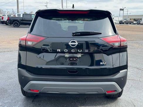 Used 2023 Nissan Rogue SV image 4