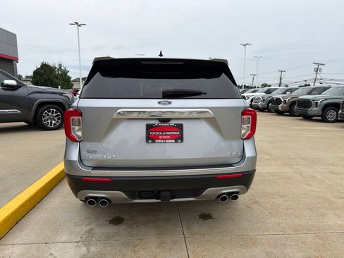 Used 2023 Ford Explorer Platinum w/ Technology Package AWD/4WD image 2