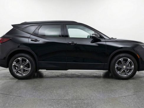 Used 2025 Chevrolet Blazer LT FWD image 11