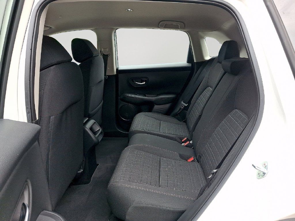 Used 2024 Honda HR-V LX image 9