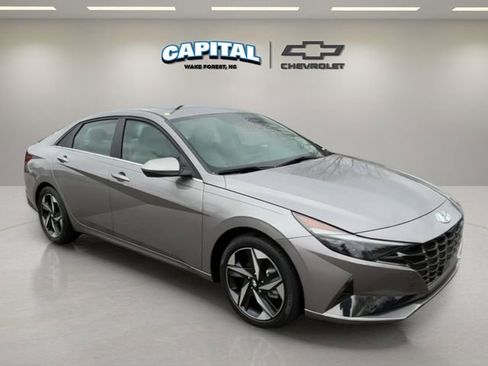 Used 2023 Hyundai Elantra Limited image 7