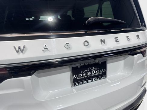 Used 2024 Jeep Wagoneer L Series II RWD image 21