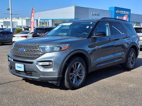 Used 2023 Ford Explorer XLT w/ Equipment Group 202A RWD image 4