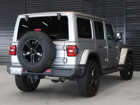 Used 2019 Jeep Wrangler Unlimited Sahara AWD/4WD image 16