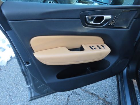 Used 2019 Volvo XC60 T5 Inscription w/ Protection Package Premier image 6