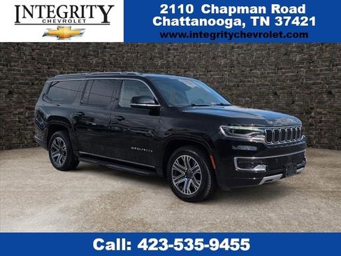 Used 2024 Jeep Wagoneer L Series II w/ Flexible Seating Group image 1