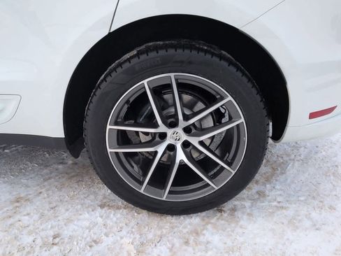 Used 2023 Porsche Macan Turbo image 13