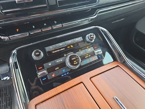 Used 2019 Lincoln Navigator L Reserve AWD/4WD image 34