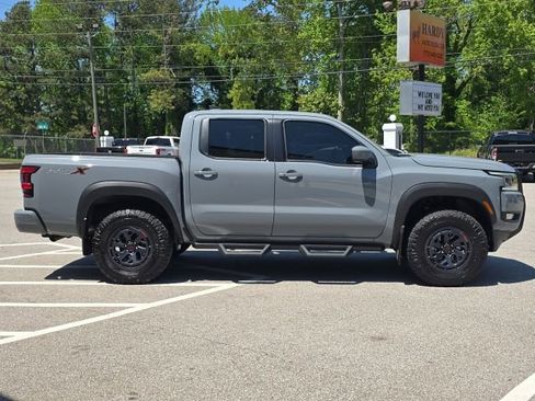 Used 2025 Nissan Frontier Pro-X image 6