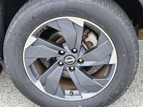 Certified 2024 Nissan Rogue SV image 10