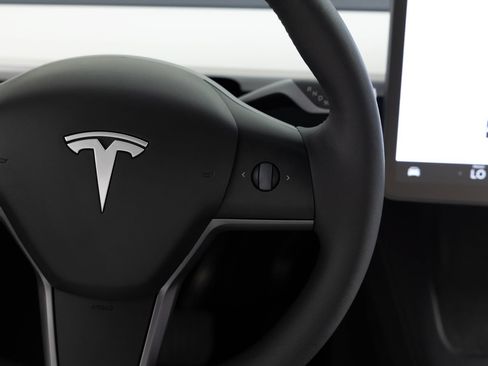 Used 2024 Tesla Model Y Long Range AWD/4WD image 31
