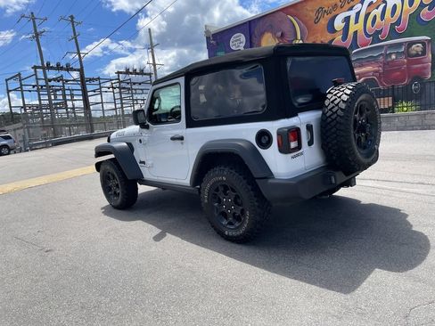 Used 2022 Jeep Wrangler Sport AWD/4WD image 3
