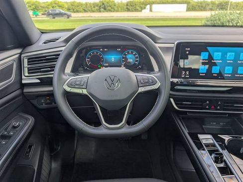 Used 2024 Volkswagen Atlas Cross Sport SE FWD image 22