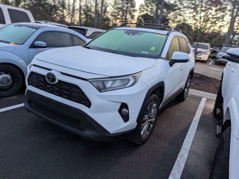 Used 2019 Toyota RAV4 XLE Premium w/ Cold Weather Package image 4