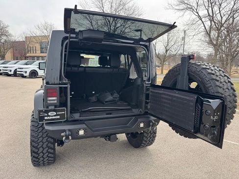 Used 2016 Jeep Wrangler Unlimited Rubicon w/ Connectivity Group image 6