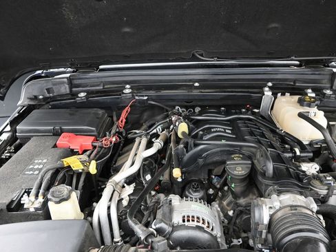 Used 2023 Jeep Gladiator Sport AWD/4WD image 16