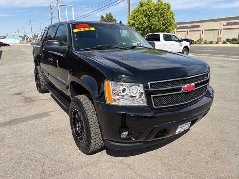 Used 2008 Chevrolet Avalanche LT w/ Convenience Package #1 AWD/4WD image 3