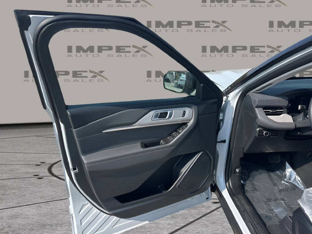 Used 2026 Ford Explorer Active RWD image 25