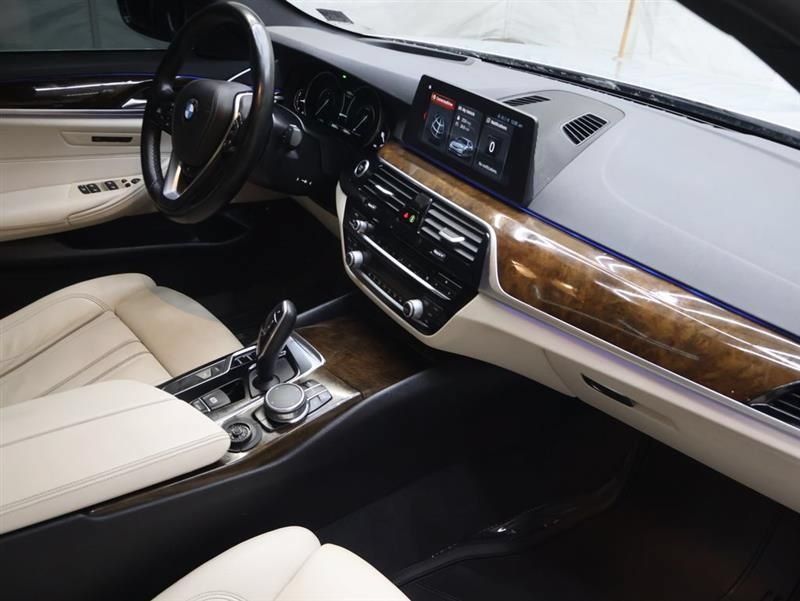 Used 2018 BMW 530e xDrive w/ Premium Package 2 AWD/4WD image 10