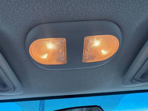 Used 2004 Mitsubishi Galant ES image 22