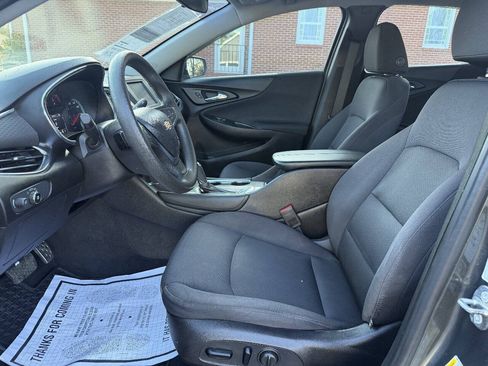 Used 2017 Chevrolet Malibu LT FWD image 15