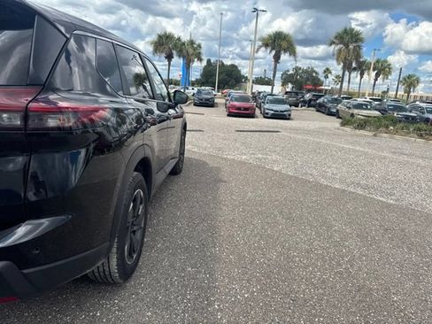 Used 2025 Nissan Rogue SV FWD image 26