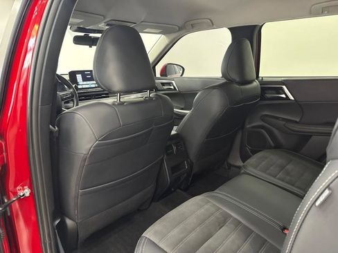 Used 2024 Mitsubishi Outlander SE image 61