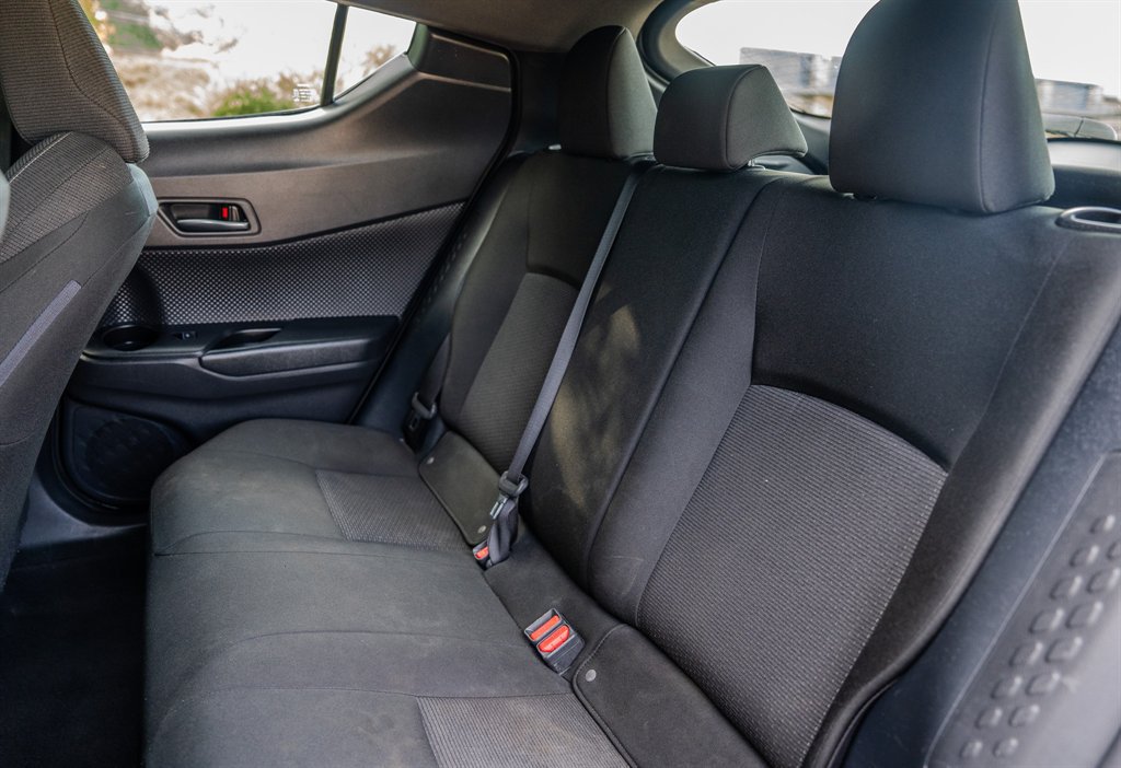 Used 2018 Toyota C-HR XLE FWD image 28