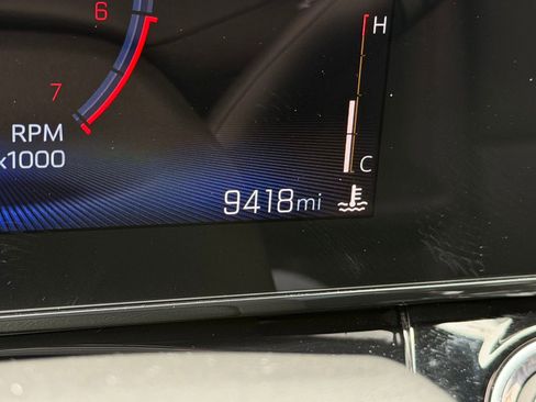 Used 2025 Chevrolet Trax RS w/ Sunroof Package FWD image 3