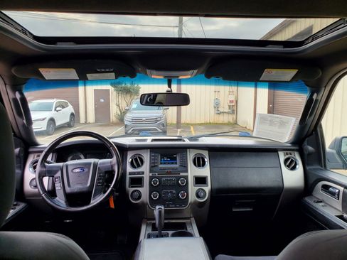 Used 2017 Ford Expedition EL XLT image 29