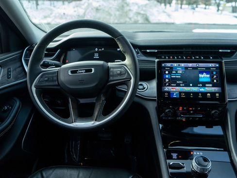 Used 2023 Jeep Grand Cherokee L Limited w/ Luxury Tech Group II image 13