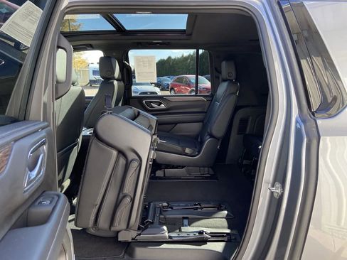 Used 2022 Chevrolet Suburban Z71 w/ Off-Road Capability Package image 28